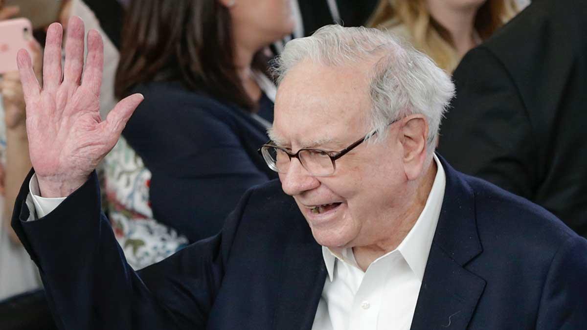 Finansräven Warren Buffett eldar på japanska Nikkei på måndagen efter sina köp av storposter i Japans fem största handelshus. (Foto: TT)