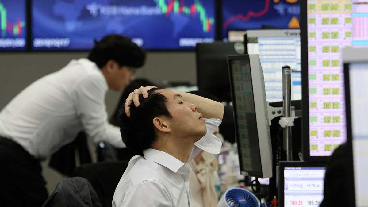 Kospi i Sydkorea faller som en sten på tisdagsmorgonen, svensk tid. Indexet var vid 05.15 ned med över 3 procent. (Foto: TT)