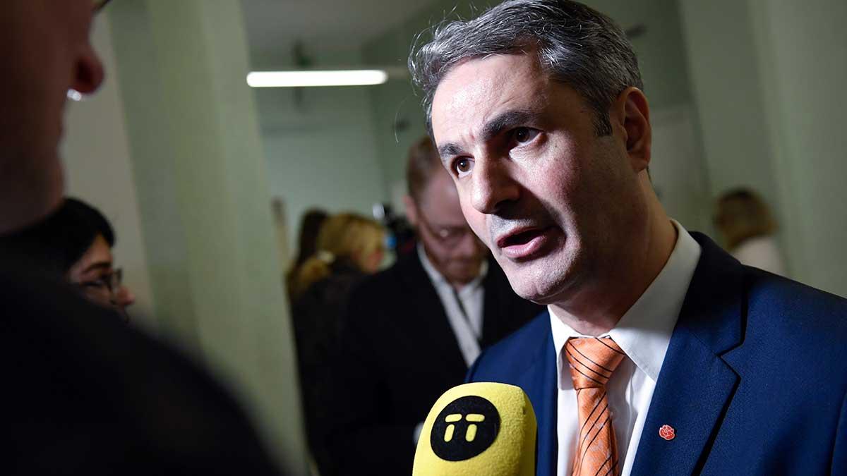 Näringsminister Ibrahim Baylan, som ska träffa bolagen, kan inte säga exakt när mötet blir av men tillägger att det ska ske i närtid. (Foto: TT)