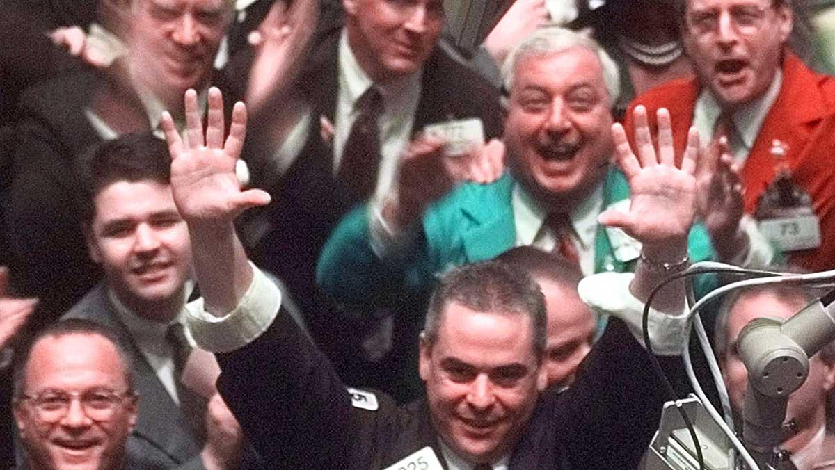 Di.s skribent Henrik Mitelman tror på en repris av superrallyt 1999 på Stockholmsbörsen. Bilden är emellertid från Wall Street samma år. (Foto: TT)