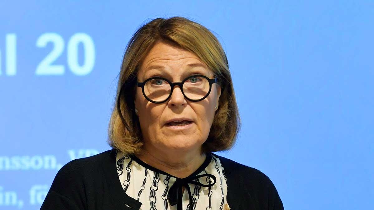 "Regeringens krispaket har rätt inriktning, men merparten av åtgärderna når inte fram till handelns företag. Likviditetsbristen är akut för många företag", säger Karin Johansson, vd för Svensk Handel, och varnar för att 70.000 jobb är i fara i coronakrisen. (Foto: TT)