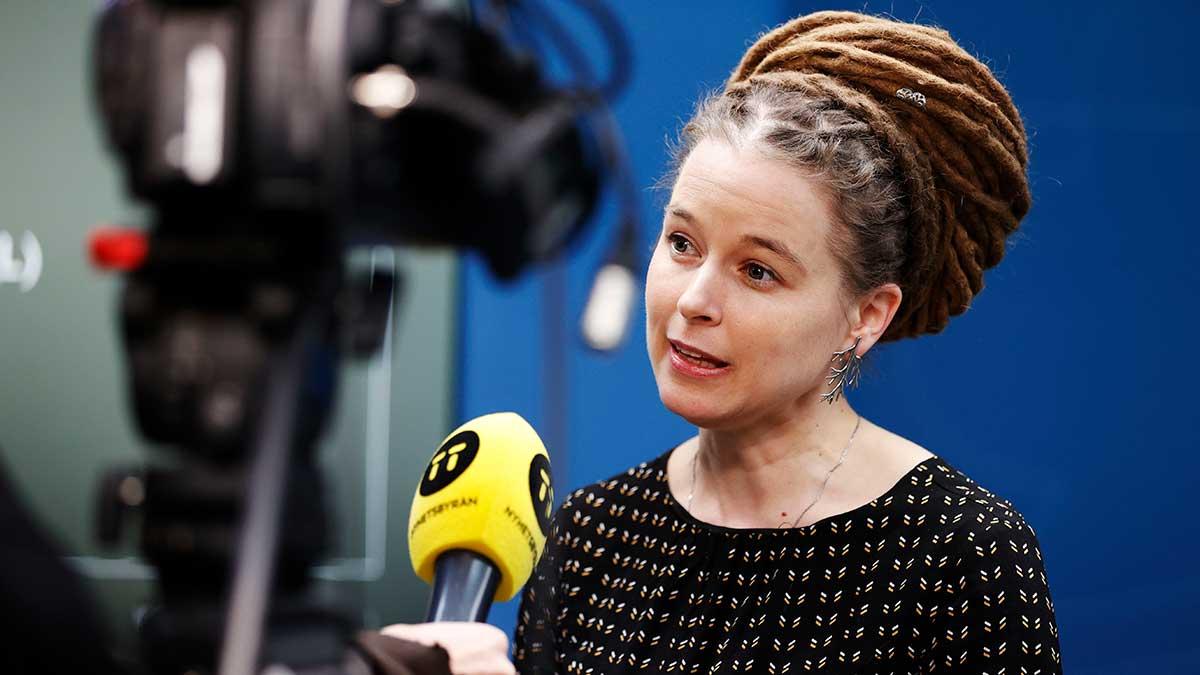 ”Det här är ett direkt bidrag till föreningar, till arrangörer och kulturskapare runt om i landet, som jag vet är efterlängtat”, säger kultur- och idrottsminister Amanda Lind. (Foto: TT)