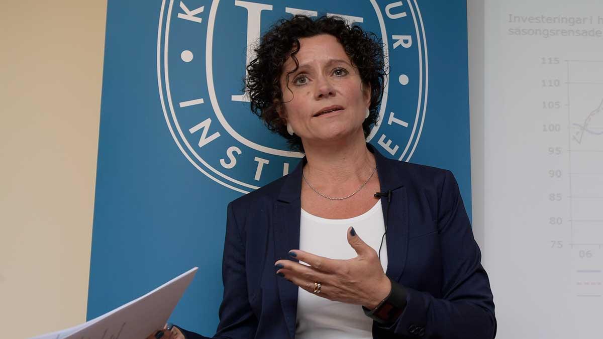 Konjunkturinstitutet, KI, spår nu i sitt basscenario att den svenska ekonomin backar med omkring 3 procent i år. Det säger Ylva Hedén Westerdahl (bilden), KI:s prognoschef, till Dagens industri. (Foto: TT)