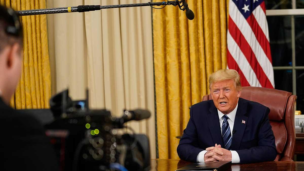 Vid ett extrainsatt tv-tal till nationen meddelade president Donald Trump i natt att resor från Europa stoppas i 30 dagar. (Foto: TT)