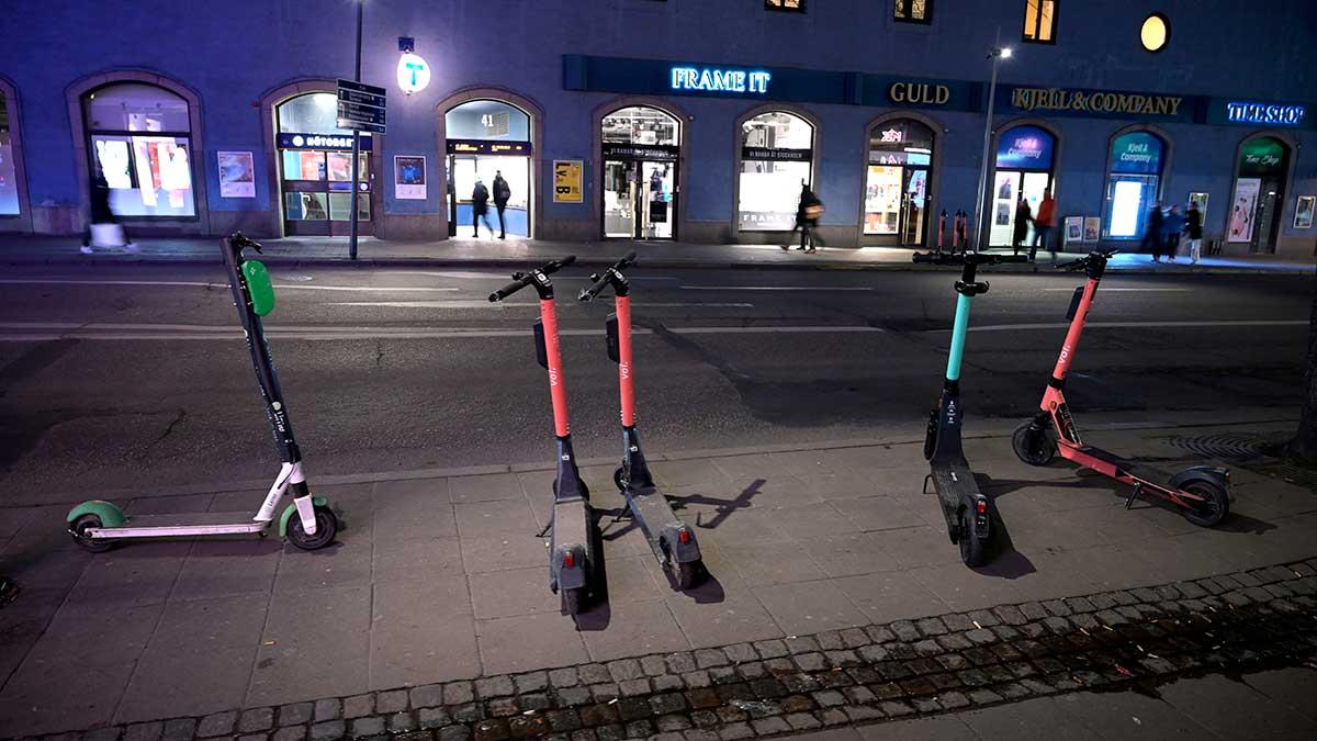 Elscooterföretaget Voi, som har Vostok New Ventures som delägare, varslar personal. (Foto: TT)