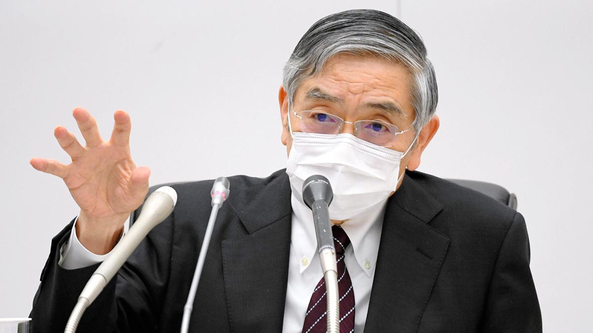 Bank of Japans massiva stödköp har inte resulterat i en ökning av japanska börsbolags värderingar. Har Haruhiko Kuroda valt rätt? (Foto: TT)