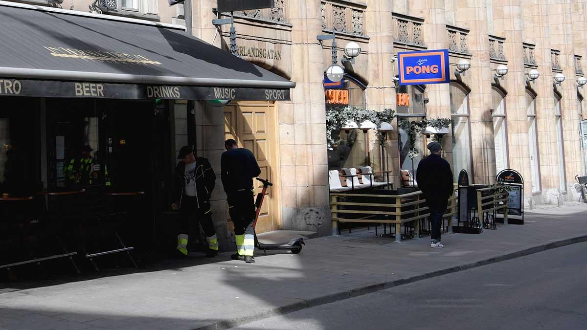 Hälften av bolagen i hotell- och restaurangnäringen uppger i KI:s extraundersökning att de tappat över 75 procent av omsättningen de senaste två veckorna. En tredjedel av företagen upplever att risken för avveckling nu är hög. (Foto: TT)