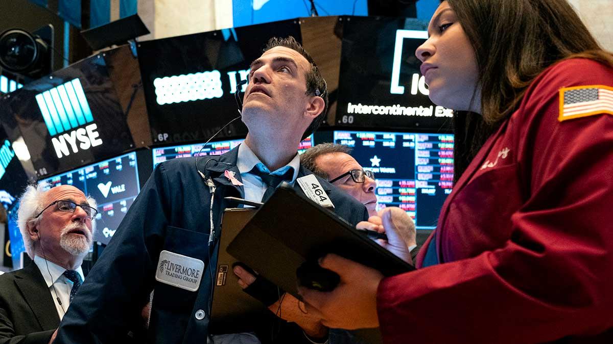 Kurserna på New York-börsen sjönk på torsdagen med makrostatistik i fokus och ökad spänning mellan USA och Kina. (Foto: TT)