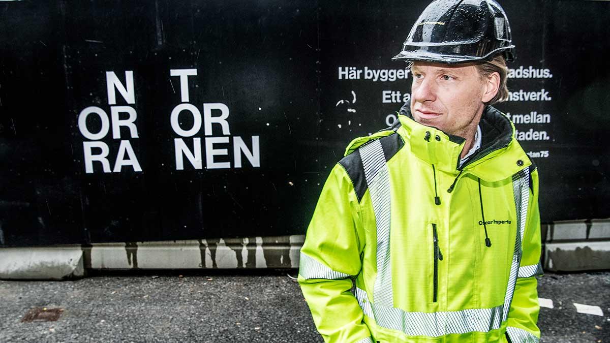 Bostadsutvecklaren Oscar Properties där Oscar Engelbert (bilden) är vd vänder till förlust i Q3. (Foto: TT)