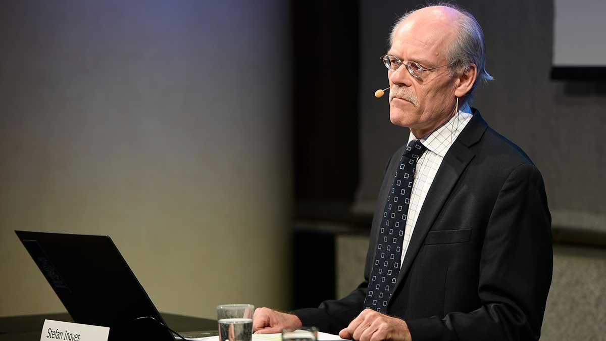 Riksbanken med riksbankschefen Stefan Ingves står i dag handfallen med en minusränta och kan inte parera mot den deflation som nu råder i Sverige, konstaterar Di:s skribent i en analys. (Foto: TT)