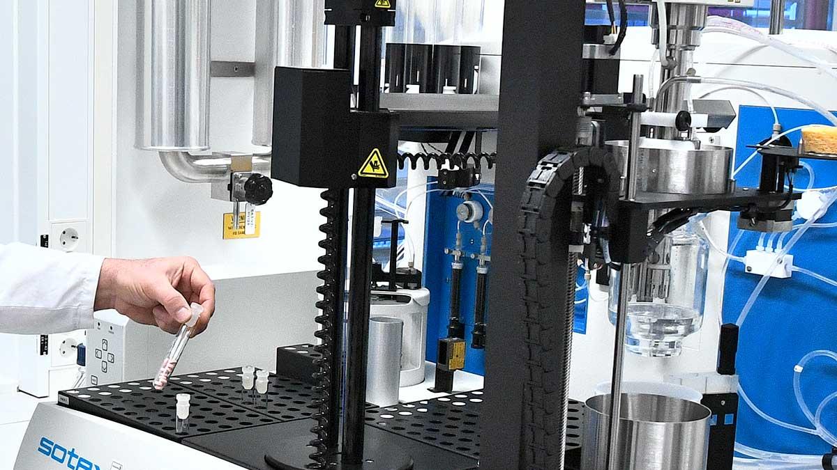 Brittisk-svenska läkemedelsjätten Astra Zeneca har tecknat avtal med Inclusive Vaccines Alliance i Europa om att leverera 400 miljoner doser av dess covid-19-vaccin med start i slutet av 2020. (Foto: TT)