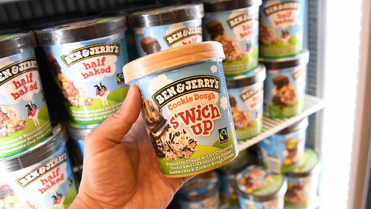 Glassjätten Ben & Jerry överväger nu att haka på flera andra bolag som valt att bojkotta Facebook som annonsplattform, uppger WSJ. (Foto: TT)