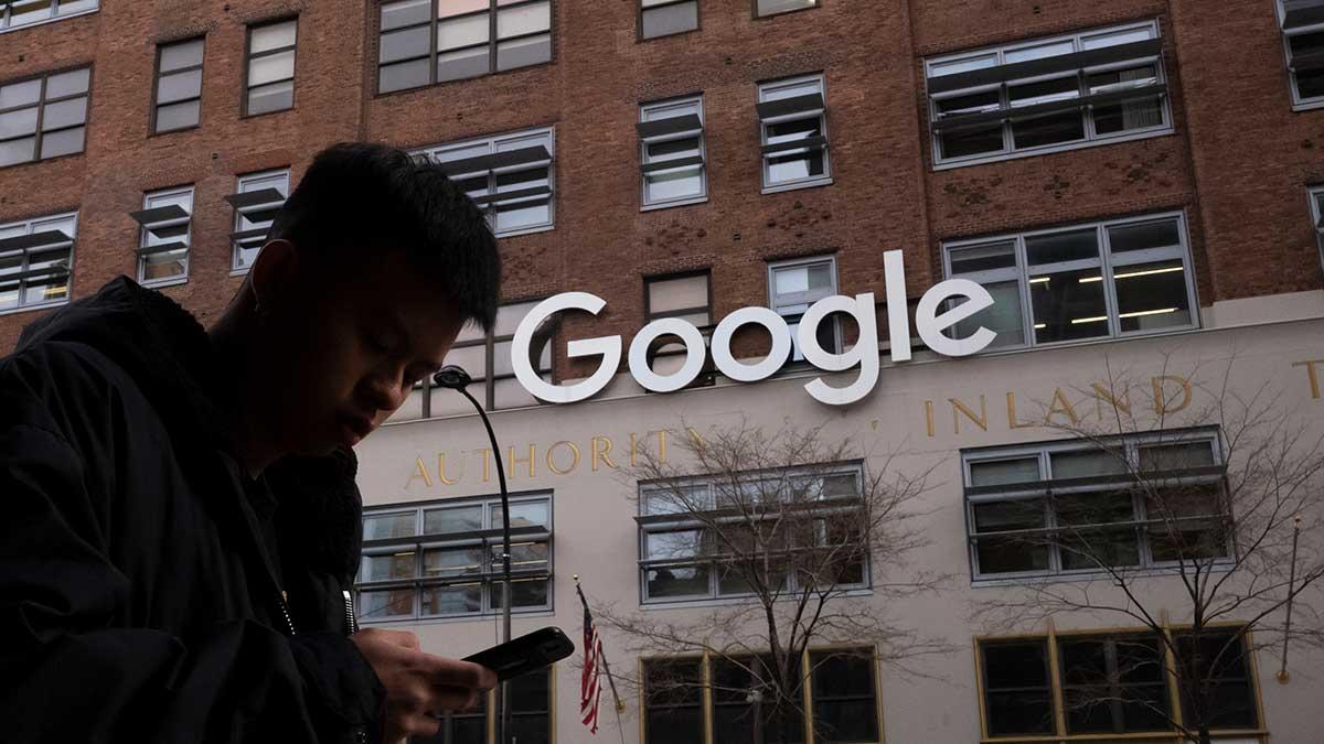 Sökjätten har fått en grupptalan mot sig på minst fem miljarder dollar för att man spårar personer även när de befinner sig i inkognitoläge i webbläsaren Chrome. (Foto: TT)