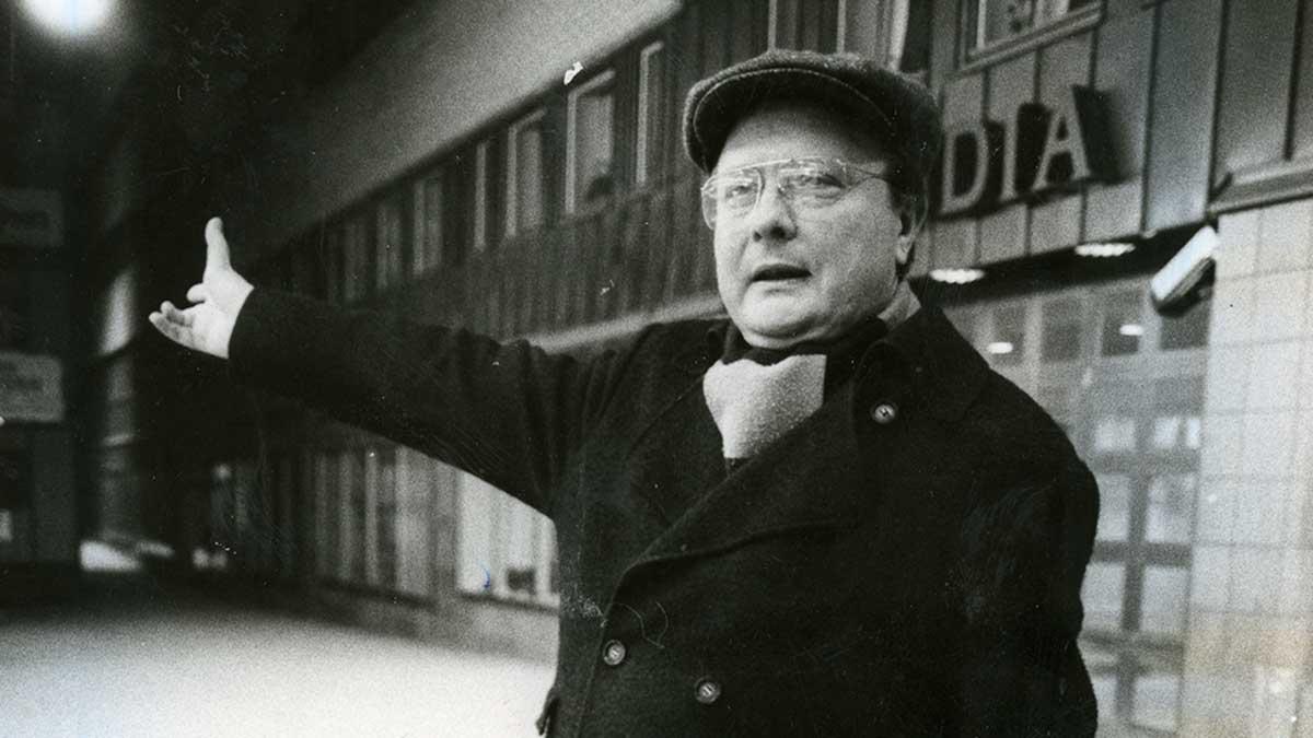 Stig Engström, känd som Skandiamannen, mördade enligt chefsåklagare Krister Petersson Olof Palme. Engström, här fotograferad vid sin arbetsplats Skandia på Tunnelgatan-Sveavägen i centrala Stockholm i april 1986, är död och därför kan inget åtal väckas. (Foto: TT)