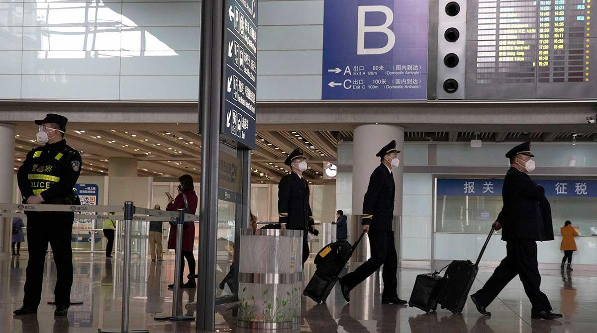 Kina kommer framöver att begära att flygpassagerare har med sig negativa covid-19-nukleinsyratester vid ankomst. (Foto: TT)