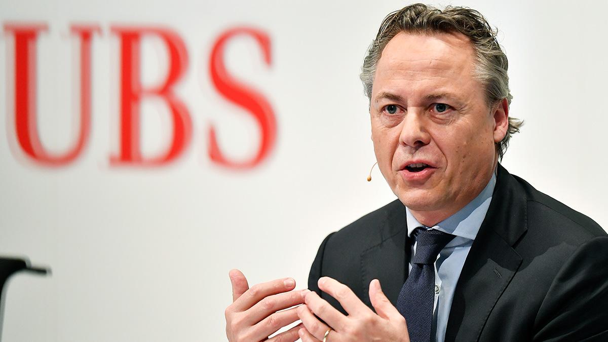 Investmentbanken rekommenderar investerare att köpa mer aktier. (Foto: TT)