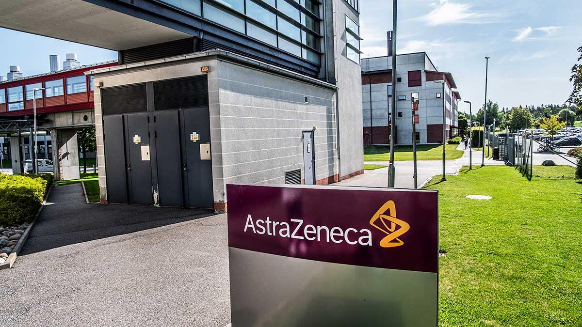 Astra Zenecas tester med ett potentiellt covid-19-vaccin är fortsatt pausade i USA i väntan på en amerikansk utredning av den person som insjuknade i Storbritannien. (Foto: TT)