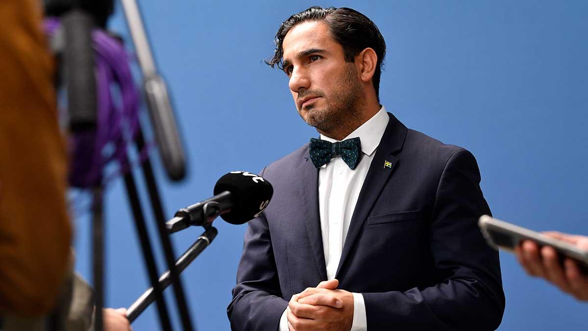 Topptjänstemannen på Pensionsmyndigheten har inte mycket till övers för pensionsförslaget som socialförsäkringsminister Ardalan Shekarabi (bilden) lagt fram. (Foto: TT)