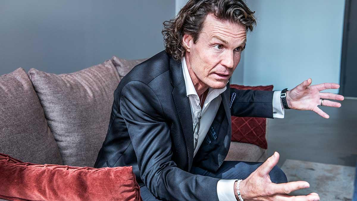 Fastighetsmiljardären Rutger Arnhult kan "få avsevärda problem med dubbla lojaliteter", skriver Dagens Industri. (Foto: TT)