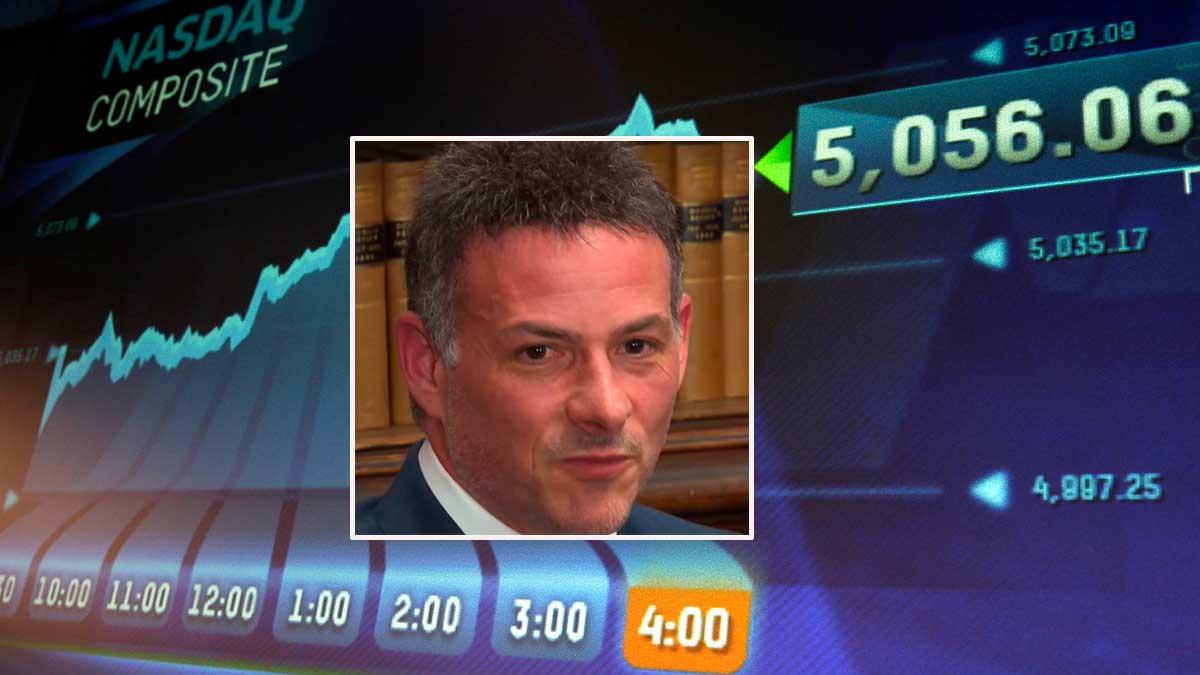 David Einhorn (infälld bild) spår en närliggande krasch för teknikaktier och menar att bubblan redan är ett faktum på Nasdaq-börsen i USA. (Foto: TT och skärmdump från Youtube)