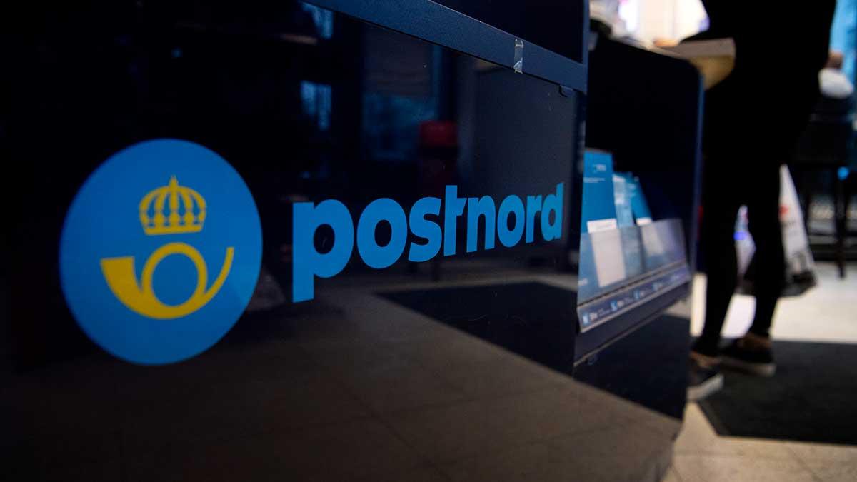 Postnord kan höja paketavgiften från 75 kronor till 200 kronor när den nya kemikalieskatten börjar gälla 2022. (Foto: TT)