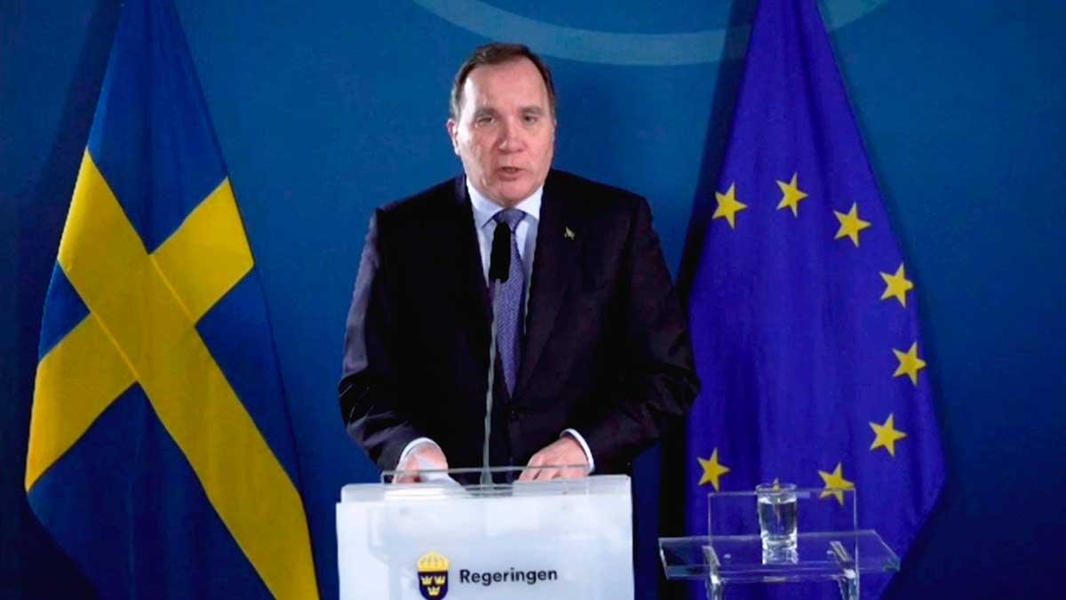 Sverige inför ett tak om maximalt åtta personer vid sammankomster. Detta beslut utgör en "skarp signal" till den svenska befolkningen, säger Stefan Löfven under dagens pressträff. (Foto: TT)