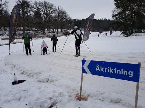 Det går att åka på längden alldeles utanför centrala Stockholm, med hjälp av några snökanoner. (Foto: Saltsjöbadens IF)