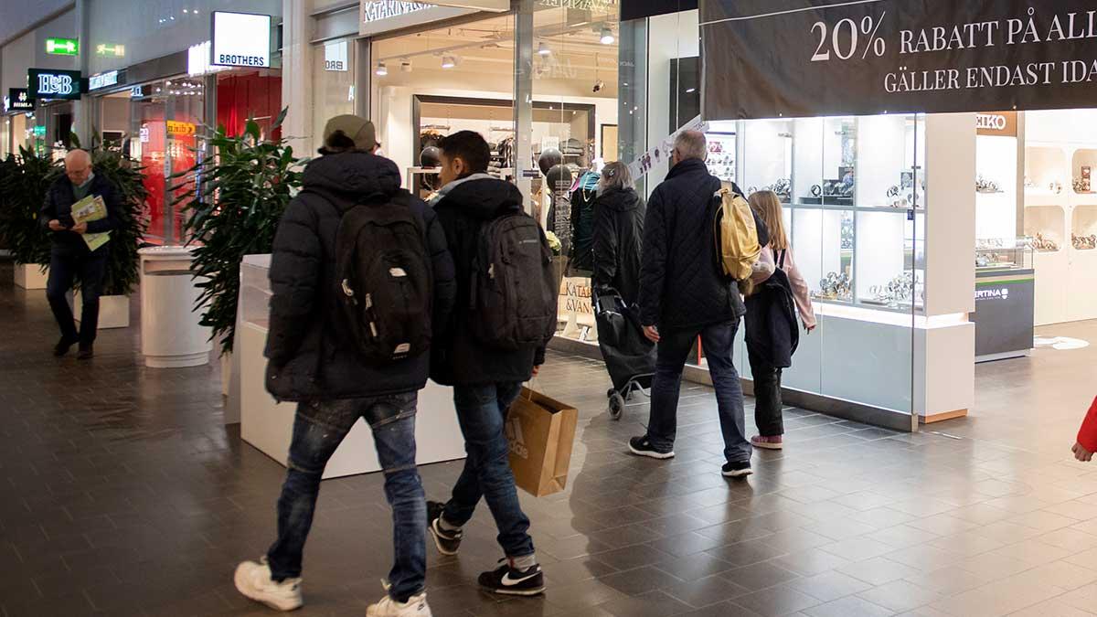 Facket slår nu larm om stor butiksträngsel under Black Week under rådande pandemi. (Foto: TT)