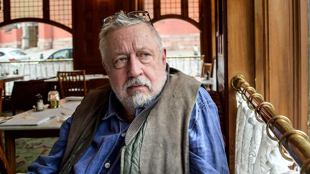 TV-kände polisprofessorn Leif GW Persson är upprörd över att Dagens PS upplyser honom om att det är olagligt att agera på exklusiv börsinformation. (Foto: TT)