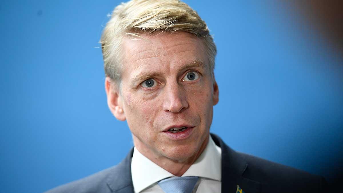 "Vi vill ha gröna och levande städer, där det ska vara nära till service och där transportbehovet minskar. Därför ser vi med oro på den här utvecklingen", säger finansmarknads- och bostadsminister Per Bolund (MP) till DN. (Foto: TT)