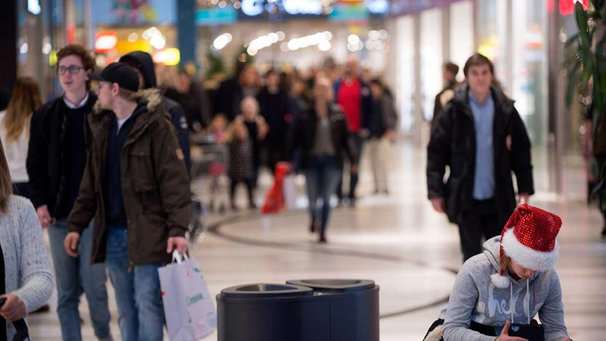 Det är draperi ner för julhandeln i Sverige i år om prognosen i artikeln slår in. (Foto: TT)