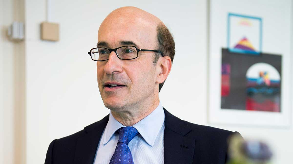 Harvardprofessorn Kenneth Rogoff anser att USA befinner sig i en "krigszon" och behöver "katastrofhjälp". (Foto: TT)