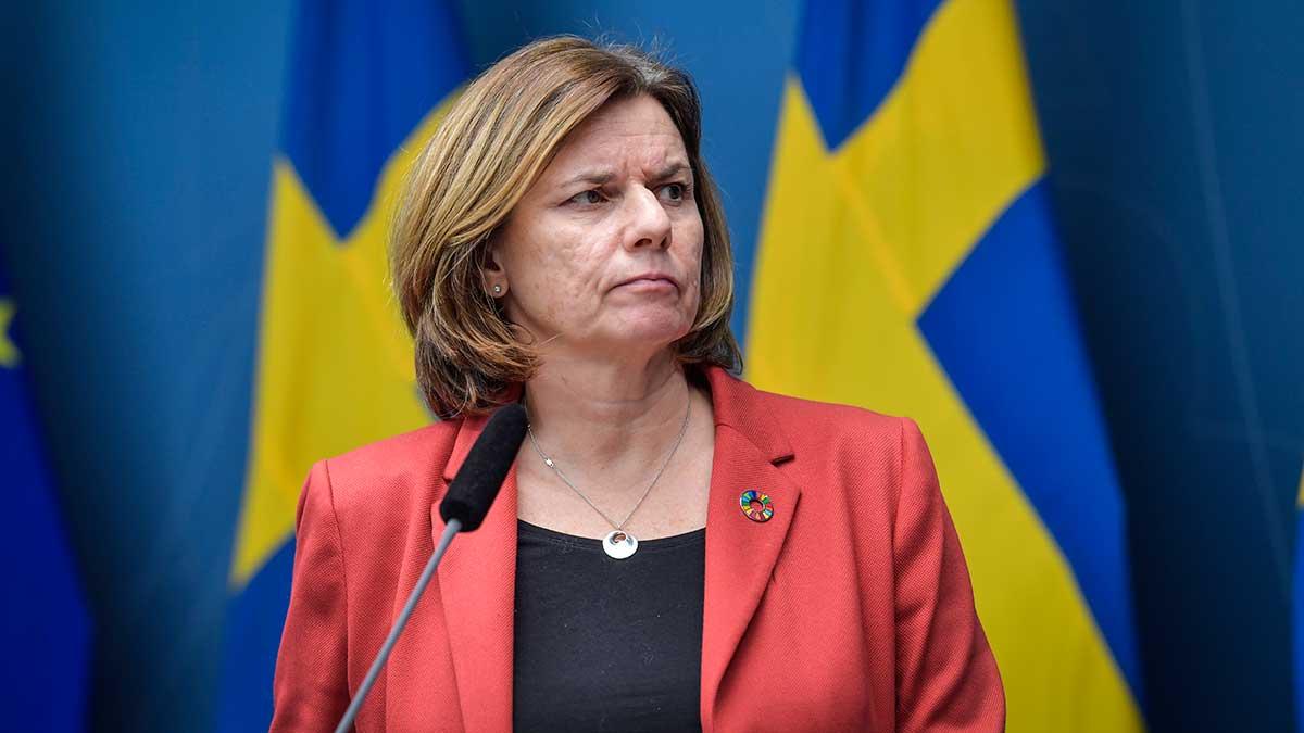 "Vi ska absolut sluta med weekendresor till London och New York", deklarerar avgående klimatminister Isabella Lövin (MP) med adress till välbeställda. (Foto: TT)