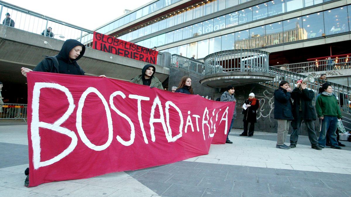 Hur påverkas vi av bostadsbristen och de höga bostadslånen? (Foto: TT)