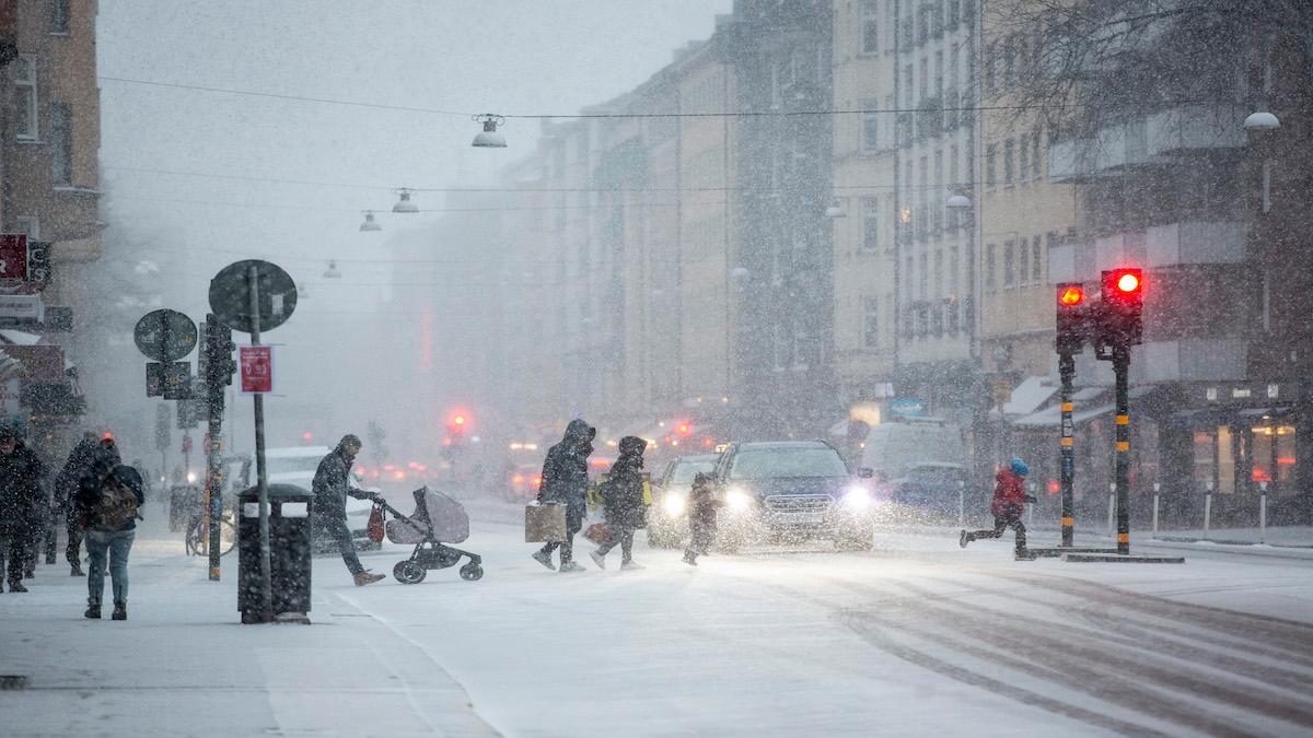 Det kalla vädret ser ut att stanna kvar, och kommer elda på elräkningarna rejält. (Foto: TT)