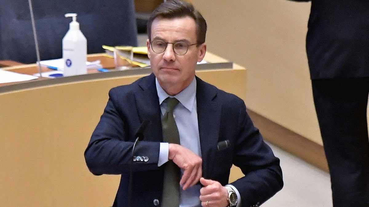 "Regeringen måste kliva fram eller stiga åt sidan", sade M-ledaren Ulf Kristersson. Partiet gick tillsammans med KD och SD hårt åt coronastrategin och krävde regeringens avgång. (Foto: TT)