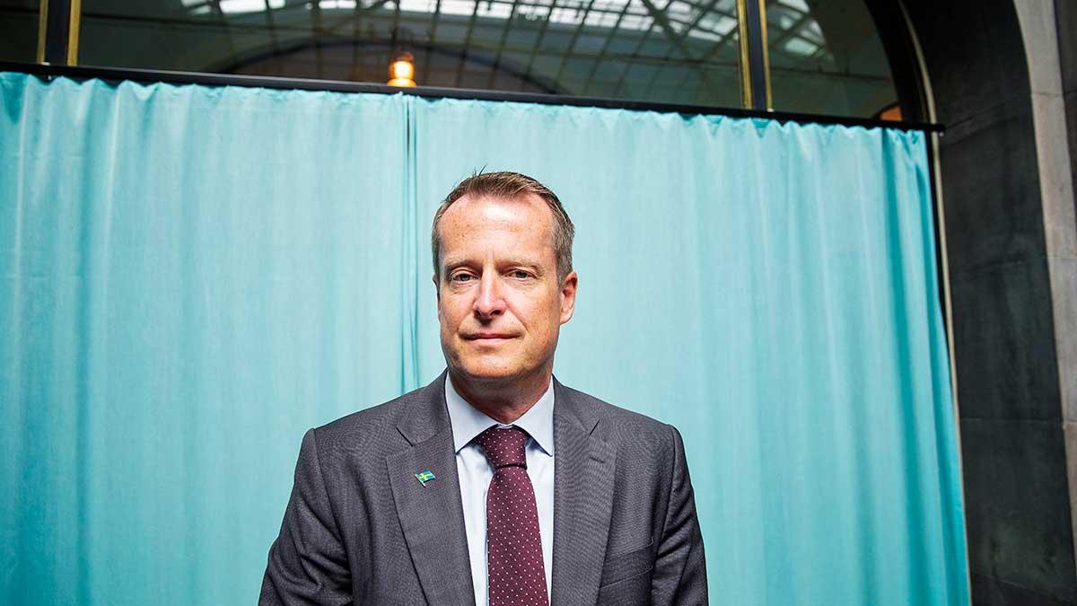 "Jag är inte orolig för att vi ska klara omställningen och jag ser ingen risk för att utrullningen av elbilar ska försenas", säger energiminister Anders Ygeman (S) till SvD om notan för elektrifieringen. (Foto: TT)