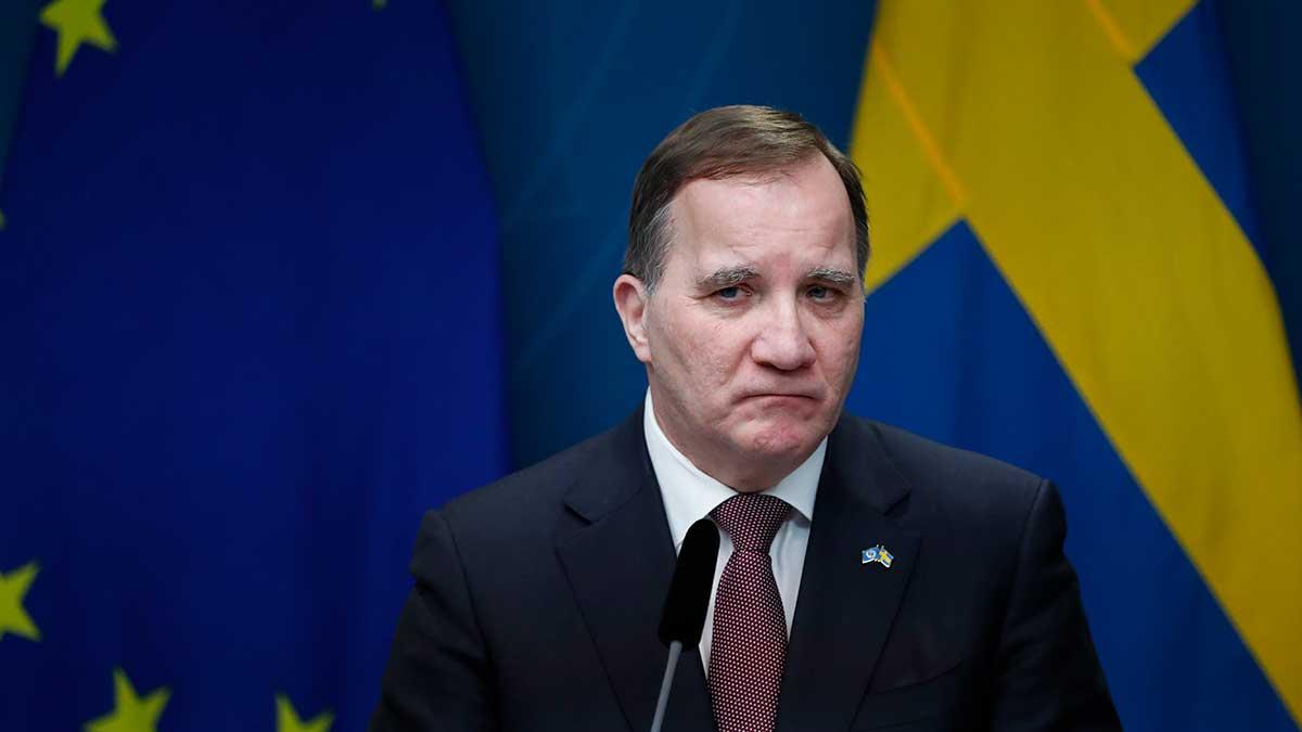 Regeringen med Stefan Löfven i spetsen förlänger förbudet mot alkoholservering på krogen efter klockan 20. (Foto: TT)