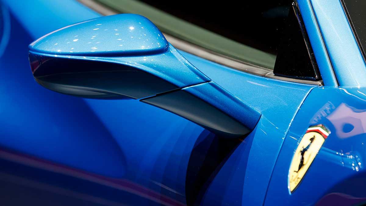 Prestigebiltillverkaren Ferrari redovisar siffror som överträffar guidningen för 2020 efter ett starkt fjärde kvartal. (Foto: TT)