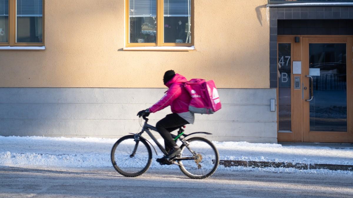 Anställda på Foodora vittnar om att de känner sig pressade att arbeta trots att de är sjuka. (Foto: TT)