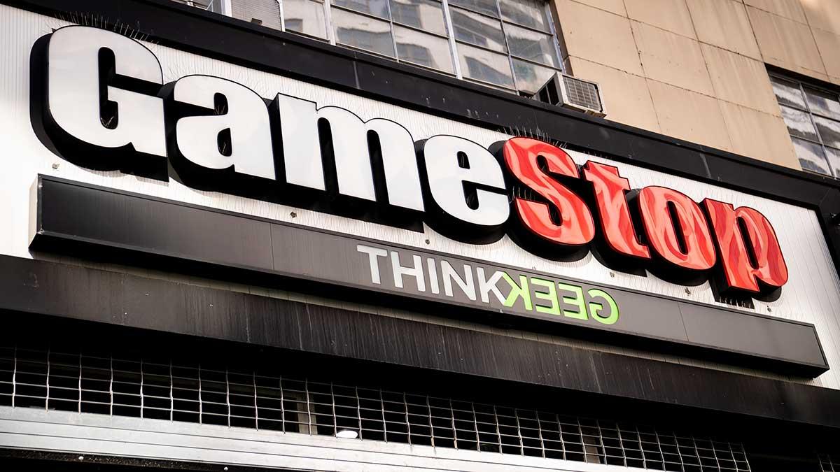 10 000 svenska småsparare uppges ha dumpat haussade Gamestop-aktien. "Det är rimligt att tro att många har bränt sig", säger Avanzas sparekonom Nicklas Andersson till SvD. (Foto: TT)