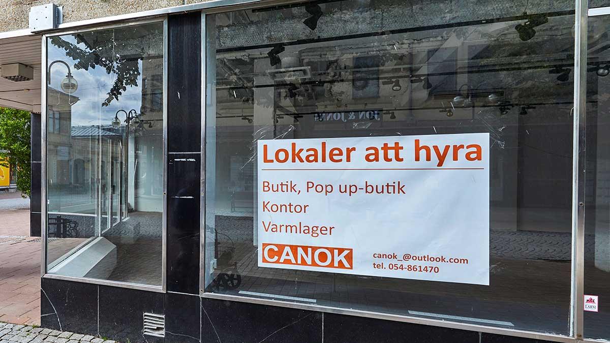 Debattörerna anser att de tomma lokaler som uppstår i och efter pandemin bör användas till att göra om till bostäder. (Foto: TT)