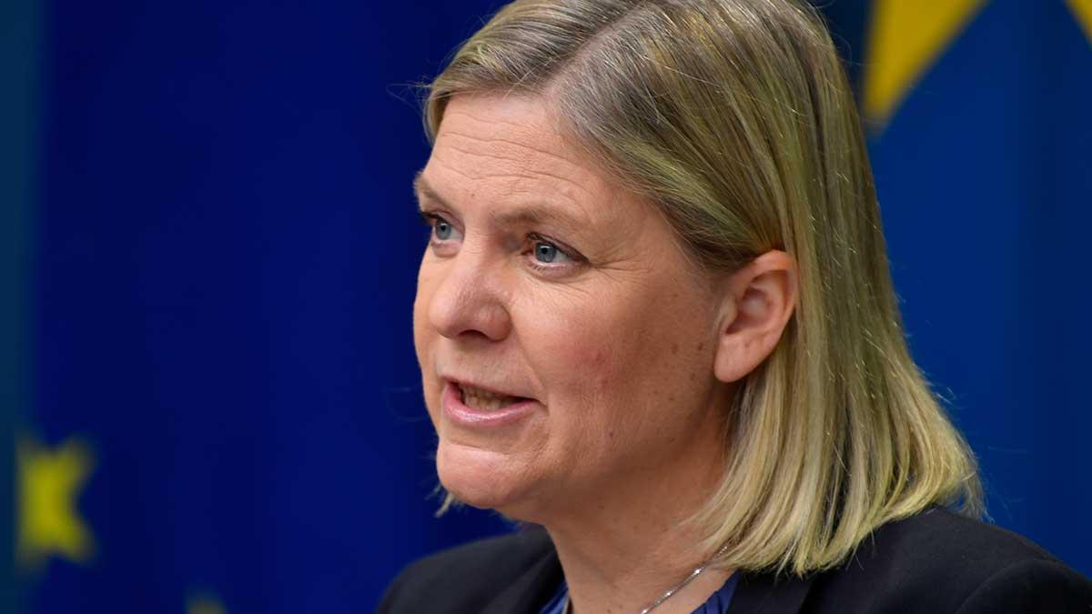 I höst blir det offentligt vilka företag som fått det så kallade korttidsstödet vid permitteringar, deklarerar finansminister Magdalena Andersson (S). (Foto: TT)