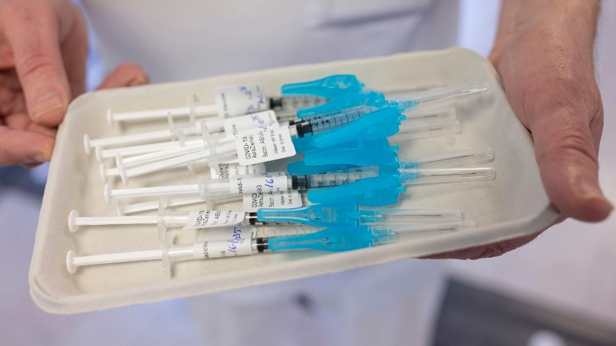 Om doserna bekräftas att vara avsedda för leverans till Storbritannien kan de omfattas av ett potentiellt exportförbud. (Foto: TT)