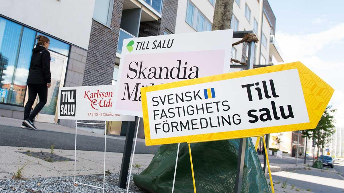 Fastighetsmäklare visning bostadsköp