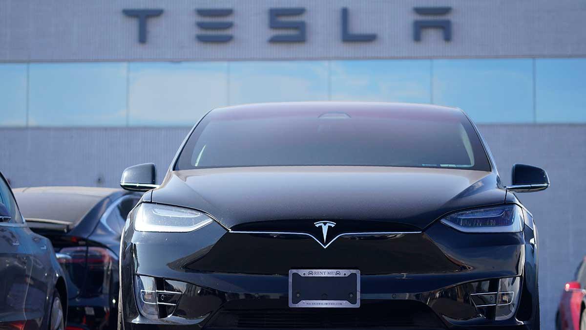 Tesla tappar betydande mark i Europa och blir omkörd av flera konkurrenter, visar en ny sammanställning. (Foto: TT)