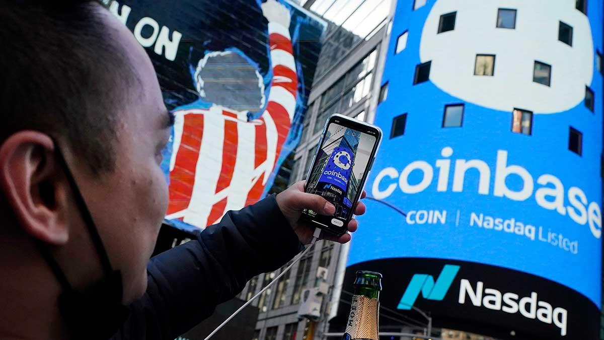 Den amerikanska finansinspektionen hotar att stämma Coinbase.