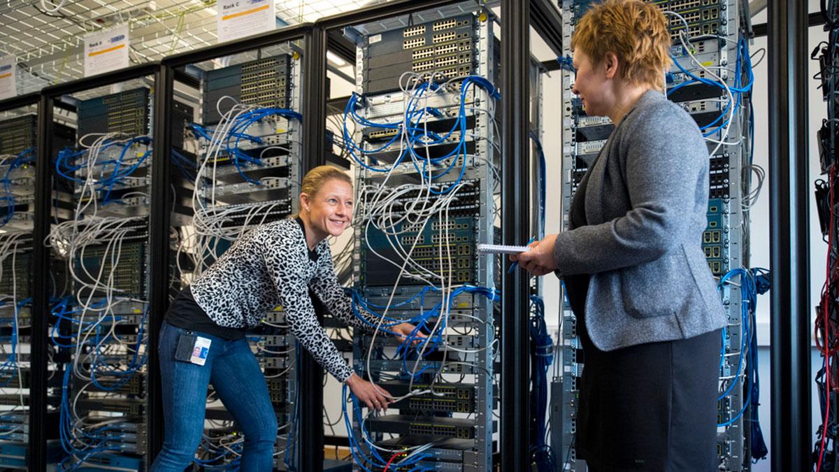 Högskolan utbildar cyber-snutar