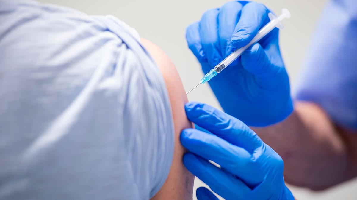 Att inte vaccinera befolkningen i låginkomstländer skulle kosta världsekonomin över 9 biljoner dollar