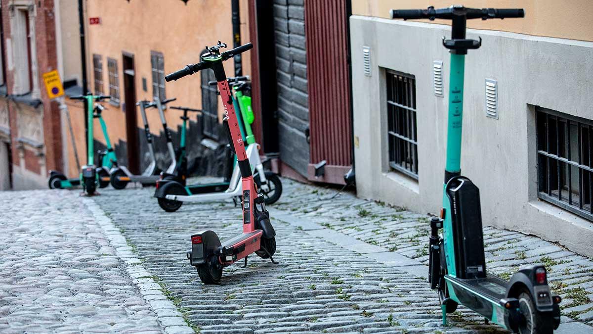 Elsparkcykel förbjuds på gångbanor: "Nu är det slutlekt"